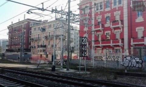 Palazzi liberty ingabbiati da binari e sottopassi: � l'elegante ma degradata via Tunisi